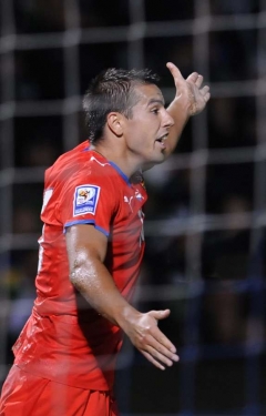 Milan Baroš házel rukama, ale opět neskóroval.