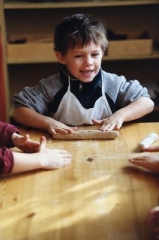 ilustrační foto: ...ve waldorfské školce Montessori se ale péct učí i kluci