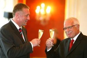 Jmenov&aacute;n&iacute; Mirka Topol&aacute;nka premi&eacute;rem