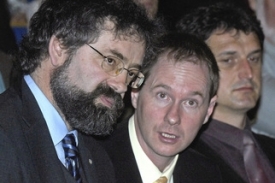 Petr Gazdík (uprostřed)