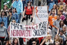 demonstrující studenti