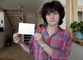 Žena, kter&aacute; po několika letech obdržela ztracen&yacute; pohled.
