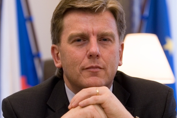 Předseda sněmovny Miloslav Vlček (ČSSD). Předseda sněmovny Miloslav Vlček (ČSSD).