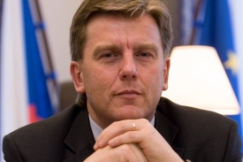 Předseda sněmovny Miloslav Vlček (ČSSD).