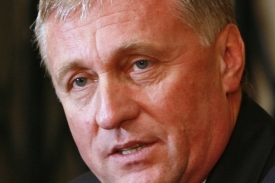 Premi&eacute;r Mirek Topol&aacute;nek