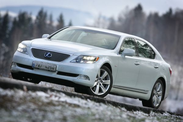 Lexus LS 600h L