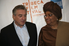 Robert de Niro a liberijsk&aacute; prezidentka Ellen Johnson-Sirleafov&aacute;