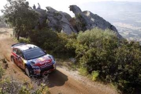 Sébastien Loeb ve svém Citroenu během Italské rallye