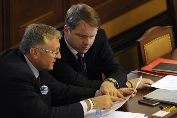Předseda vlády Mirek Topolánek a místopředseda Martin Bursík.