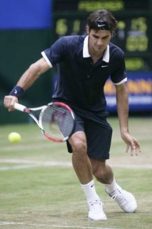 Rogera Federera čeká na úvod Wimbledonu těžký zápas s Hrbatým. Rogera Federera čeká na úvod Wimbledonu těžký zápas s Hrbatým.
