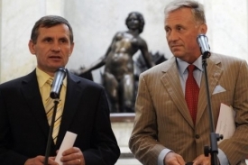 Premiér provedl v úterý 