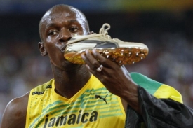 Usain Bolt líbá svou zlatou tretru. Přijede znovu i na tu ostravskou? Usain Bolt líbá svou zlatou tretru. Přijede znovu i na tu ostravskou?