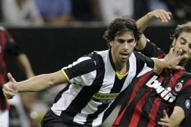 Tiago nechtěl přestoupit, tak zamkl šéfa Juventusu na záchod. Tiago nechtěl přestoupit, tak zamkl šéfa Juventusu na záchod.