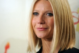 Herečka Gwyneth Paltrowová je přítelkyní Chrise Martina z Coldplay.