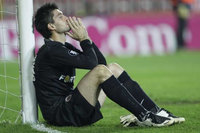 Gólman Matúš Kozáčik možná skončí ve Spartě jako dvojka.