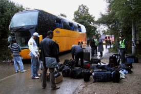 Autobus Student Agency havaroval, čtyři lidé zemřeli.