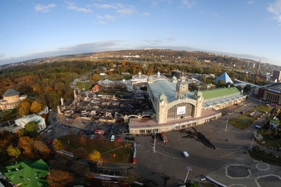 Levé křídlo paláce je zničeno. Levé křídlo paláce je zničeno.