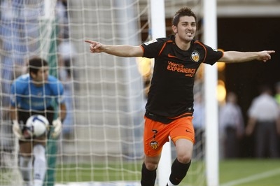 David Villa slaví gól do sítě Huelvy.