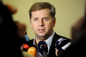 Dosavadní hejtman Středočeského kraje Petr Bendl (ODS).