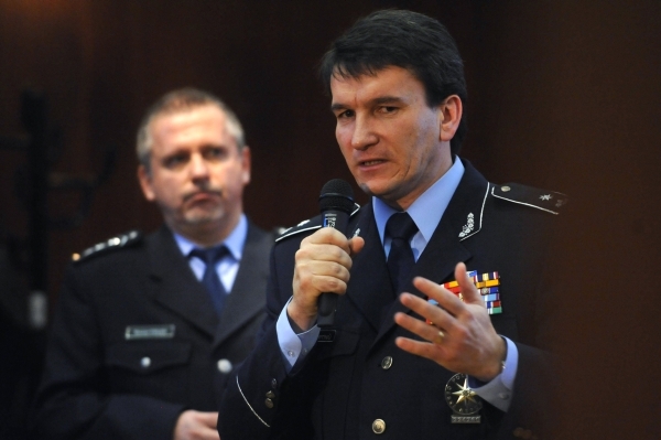 Policejní prezident oznamuje odchod svého náměstka.