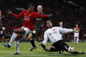 Momentka ze zápasu Manchester United - Aalborg.