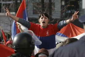 Bosensk&aacute; Srbka protestuje v Banja Luce proti nez&aacute;vislosti Kosova.