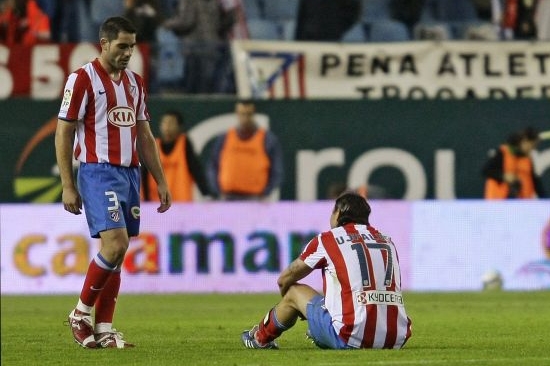 Tomáš Ujfaluši a jeho Atlético dostali od Barcelony šest gólů. Tomáš Ujfaluši a jeho Atlético dostali od Barcelony šest gólů.