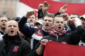 Maďarští fanoušci demonstrovali proti zásahu slovenské policie.
