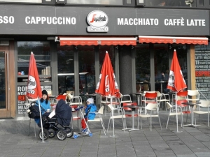 Občasná návštěva restaurace zůstává posledním luxusem Islanďanů.