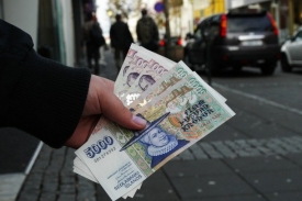 Islandská koruna se prudce propadá. Touha Islanďanů po euru.