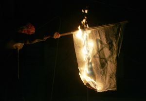 Ke svícení posloužila i izraelská vlajka... Ke svícení posloužila i izraelská vlajka...