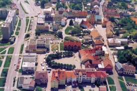 V Jirkově dostane výpověď z bytu přes 80 neplatičů nájemného. V Jirkově dostane výpověď z bytu přes 80 neplatičů nájemného.