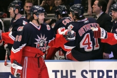 Jaromír Jágr (vlevo) před střídačkou NY Rangers