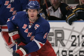 Hvězda newyorských Rangers Jaromír Jágr. Zahraje si v říjnu v Praze?