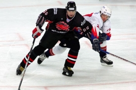 Jaromír Jágr (vlevo) v dresu Avantgardu Omsk.