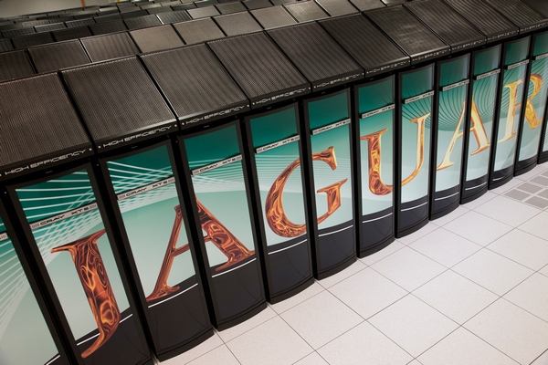 Jaguar soupeří s Roadrunnerem od IBM o titul nejrychlejšího počítače.