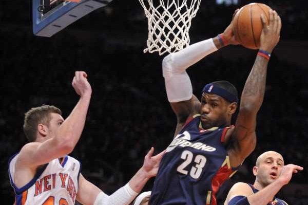 LeBron James z Clevelandu v akci.
