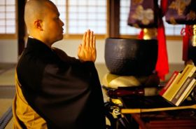 Japonští mniši sympatizují s mnichy z Tibetu.