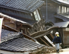 Zemětřesen&iacute; v Japonsku si vyž&aacute;dalo des&iacute;tky raněn&yacute;ch, mnoho lid&iacute; při&scaron;lo o sv&eacute; domovy