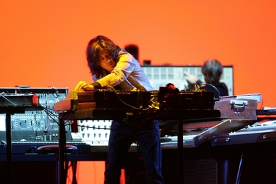 Jean Michel Jarre na pražském koncertě na podzim 2008.