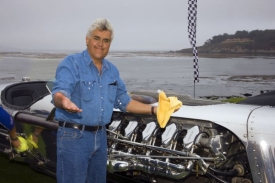 Jay Leno, americká televizní hvězda a velký milovník aut.