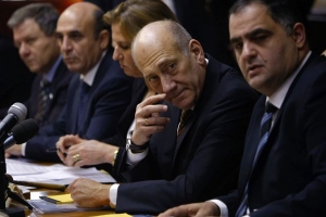 Izraelsk&yacute; premi&eacute;r Ehud Olmert na jedn&aacute;n&iacute; vl&aacute;dy.