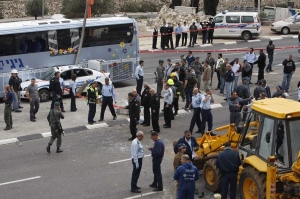 I Palestinci používají buldozéry. Ale k útokům na Židy.