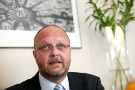 B&yacute;val&yacute; ředitel N&aacute;rodn&iacute; knihovny Vlastimil Ježek kandidoval za lidovce.