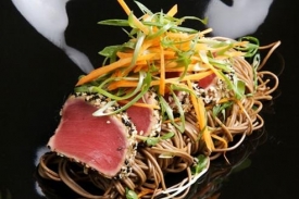 Hotel s orientálními kořeny řeší menu ve své kuchyni šalamounsky. Hotel s orientálními kořeny řeší menu ve své kuchyni šalamounsky.