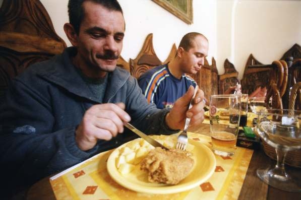 DPH pro restaurační služby by se měla snížit. DPH pro restaurační služby by se měla snížit.
