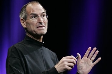 Steve Jobs. Investory znepokojilo, že je hubený. Bloomberg ho pohřbil.