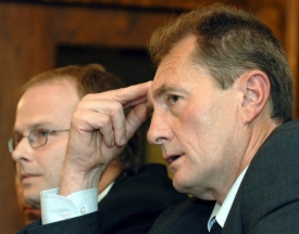 Senátor Josef Novotný (vpravo)