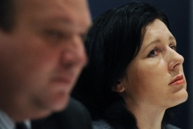 Jourov&aacute; odevzdala při zatčen&iacute; kl&iacute;če a někdo si je 