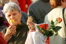Předvolební setkání ČSSD: párky, zmrzlina a pivo zadarmo.